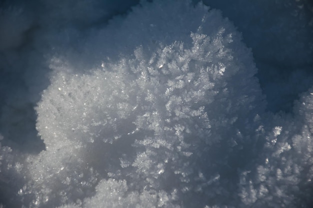 Superficie de la nieve Textura de nieve blanca esponjosa fresca Copos de nieve blancos