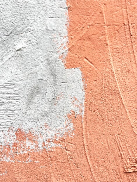 Foto superficie de una pared antigua pintada con pintura gris sobre pintura de terracota