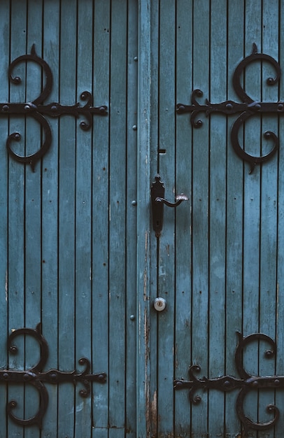 Foto superficie de la puerta vieja de madera vintage en color azul