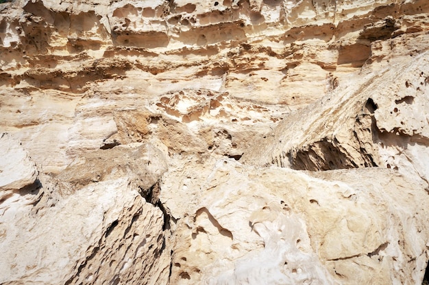 Superficie de roca arenosa Orilla rocosa del Mar Caspio