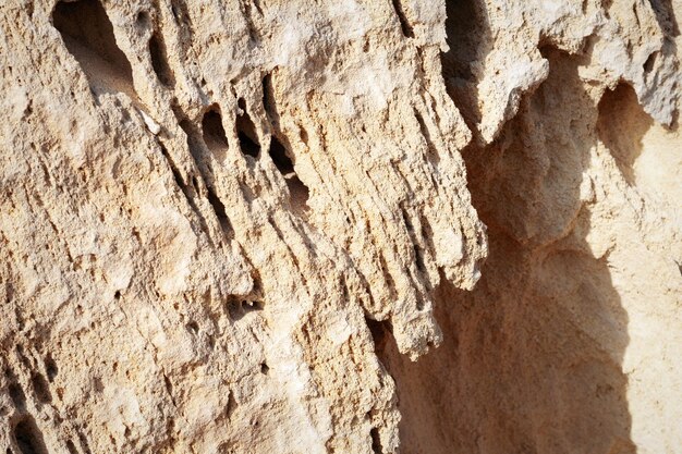 Superficie de roca arenosa Orilla rocosa del Mar Caspio