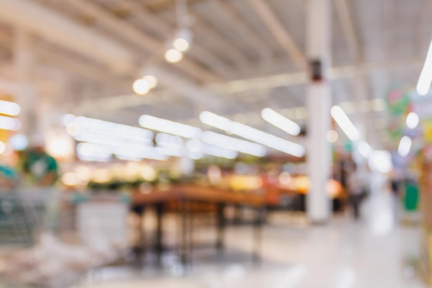 Supermercado com fundo desfocado abstrato de alimentos frescos com luz bokeh