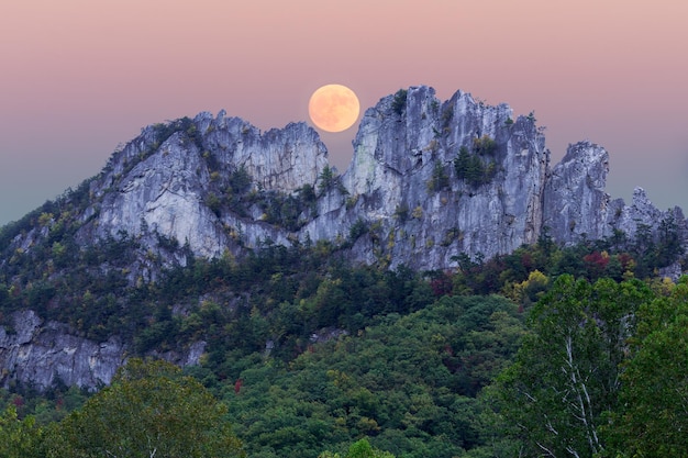 Supermond über Seneca Rocks in West Virginia