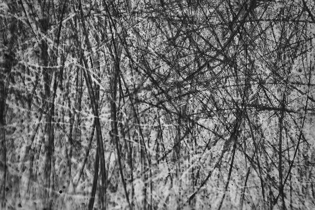 superposición de fondo negro rayado / fondo oscuro negro abstracto, grietas rotas y arañazos para superposición