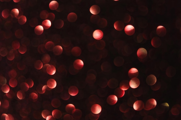Superposición de luz bokeh Patrón de círculos brillantes Textura de lentejuelas brillantes Chispas festivas Motas redondas rojas desenfocadas en el fondo abstracto de la noche oscura borrosa