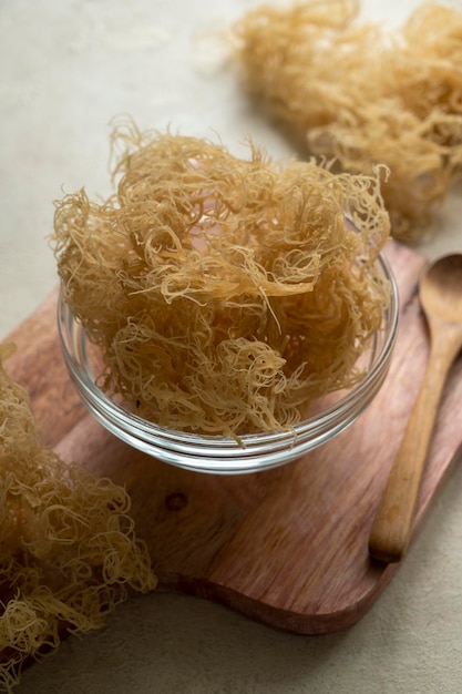 Suplemento alimenticio saludable Golden Dry Sea Moss rico en minerales y vitaminas utilizados para la nutrición y la salud