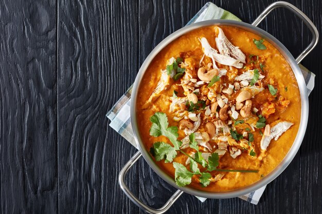 Suppe mit Hühnerfleisch und Linsen