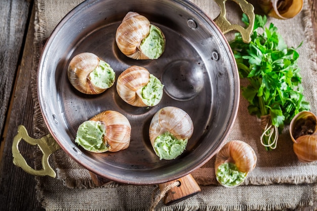 Suppe mit Schnecken Draufsicht