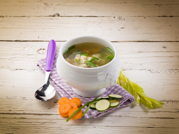 Suppe mit Tofu und Gemüse