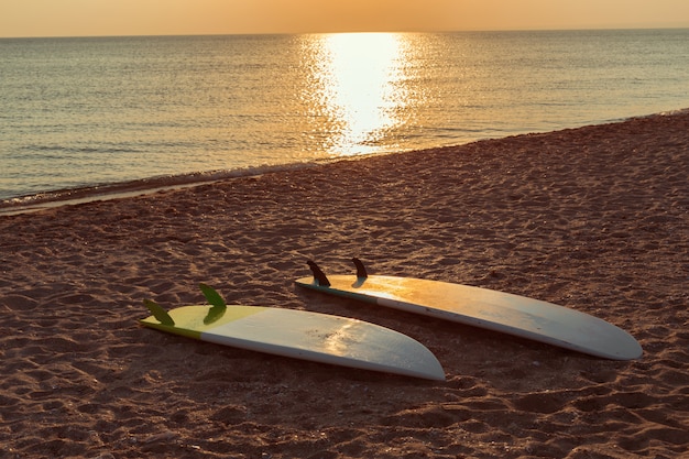 Surfbretter am Strand