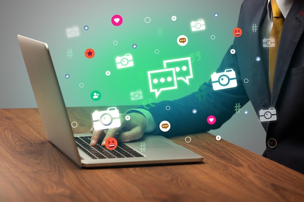 Surfeo a mano en las redes sociales