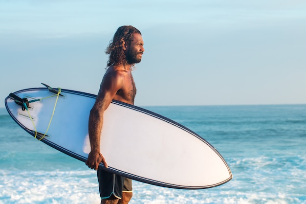 Surfer in der Sonne