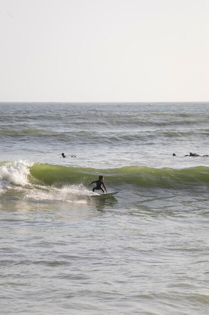 Surfer und Menschen in Peru Strand Strand Miraflores Lima