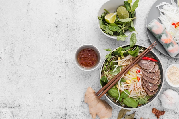 Foto surtido de comida vietnamita