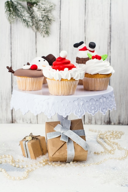 Surtido de cupcakes navideños