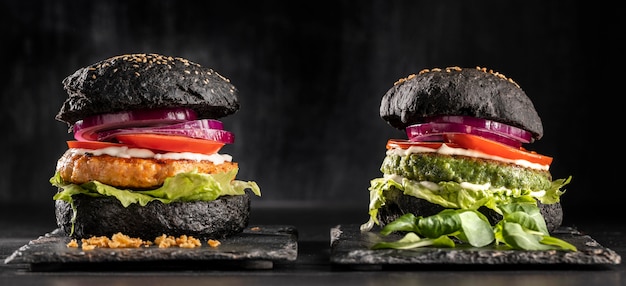 Foto surtido de deliciosas hamburguesas de vista frontal