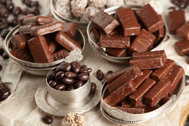 Surtido de deliciosos caramelos de chocolate de fondo