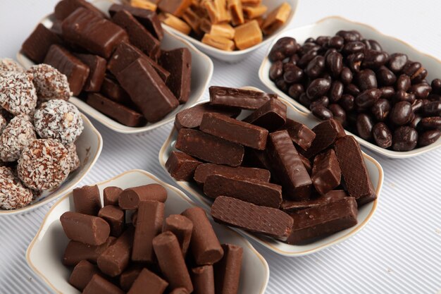 Surtido de deliciosos dulces de chocolate de fondo