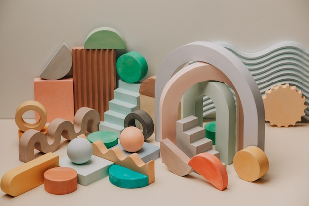 Surtido de figuras geométricas de madera en colores pastel