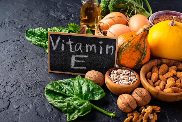 Surtido de fuentes alimenticias de vitamina E.