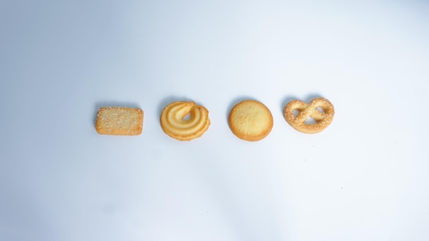 Surtido de galletas de mantequilla danesas tomadas desde arriba