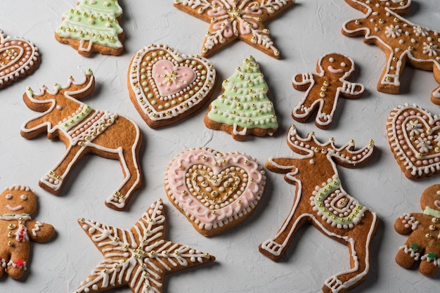 Surtido de galletas navideñas decoradas