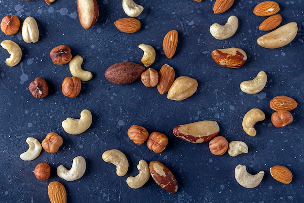 Surtido de nueces Anacardos, avellanas, almendras y nueces de Brasil de cerca.