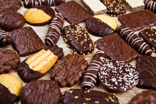 Surtido surtido de galletas de chocolate.