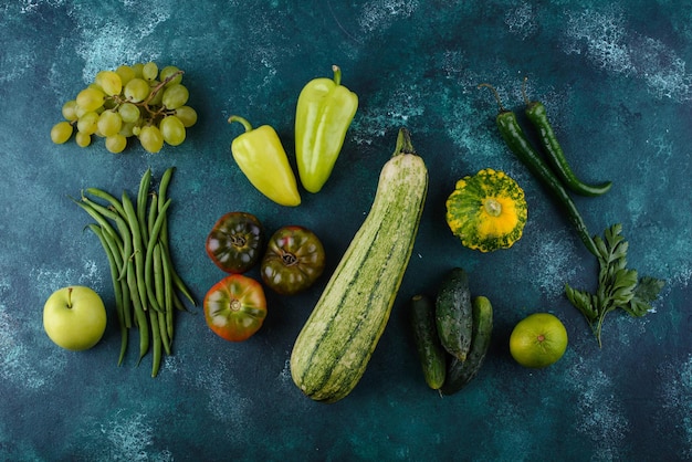 Surtido de verduras y frutas verdes