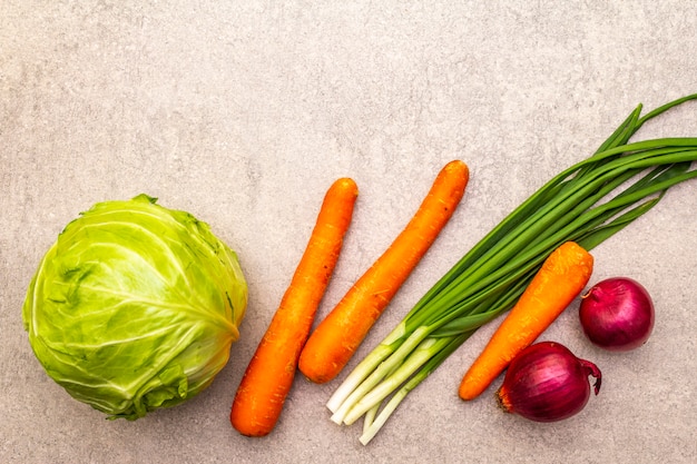 Surtido de verduras orgánicas frescas.