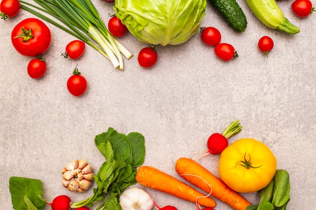 Surtido de verduras orgánicas frescas.