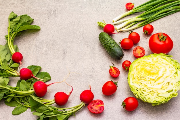 Surtido de verduras orgánicas frescas.