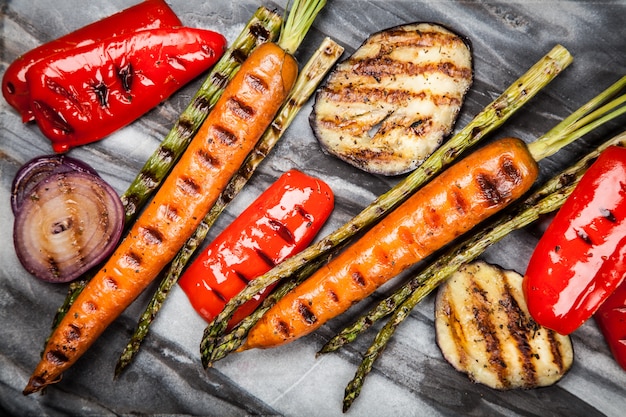 Foto surtido de verduras a la plancha.