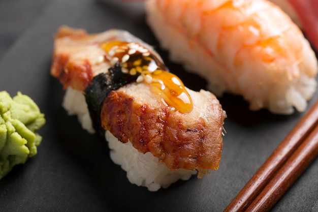 Sushi de anguila ahumada