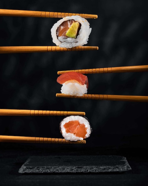 Sushi-Bild schwarze Fotografie