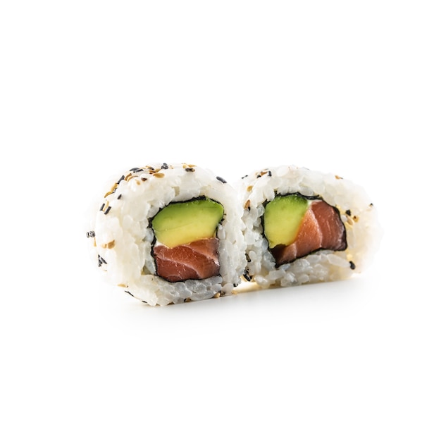 Sushi california roll diferentes tipos isolados no fundo branco.