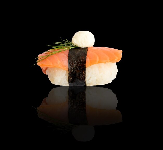 Foto sushi com salmão