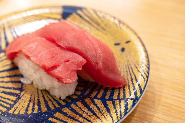 sushi de atum gordo japão