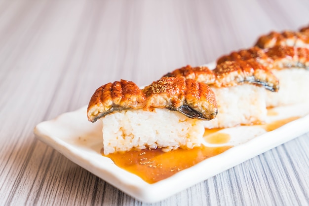 sushi de enguia (unagi)