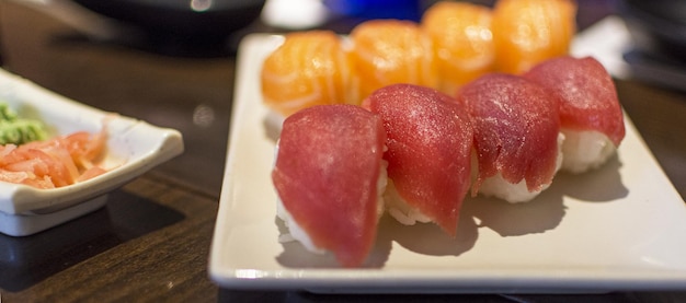 Sushi de frutos do mar japonês