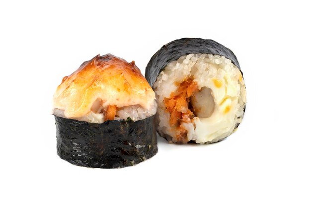 Sushi em close-up isolado em fundo branco Sushi com nori de algas assadas