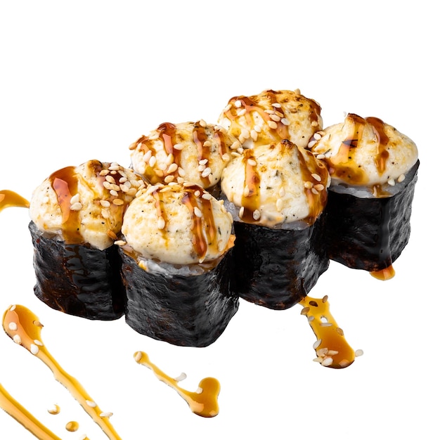 Foto sushi em fundo branco closeup de deliciosa comida japonesa com sushi roll