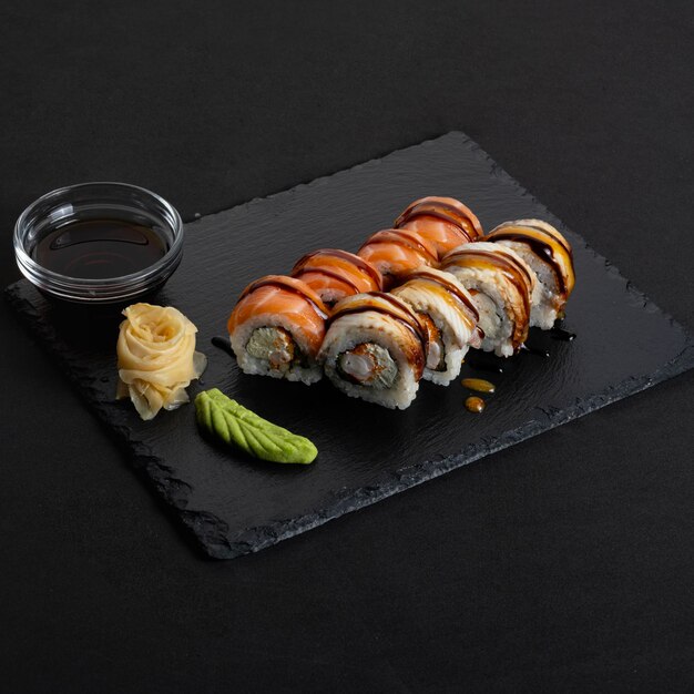 Foto sushi filadelfia comida japonesa bocadillo japonés