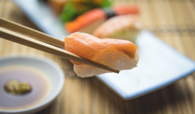 sushi fresco comida japonesa tradicional
