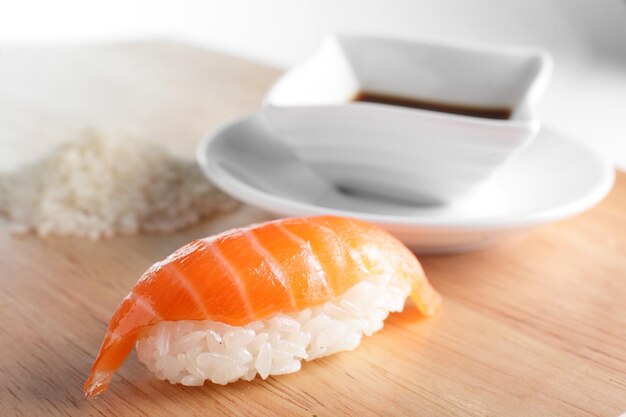 Foto sushi fresco y sabroso