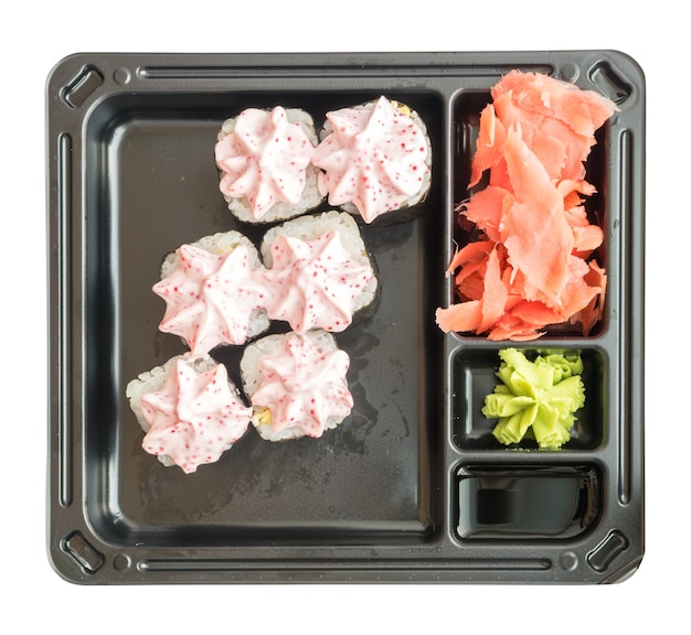 Sushi in Plastik-Lieferbox zum Mitnehmen