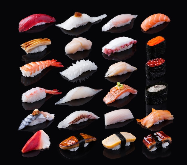 Sushi isoliert auf schwarz