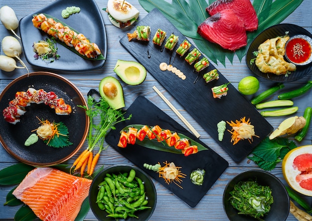 Sushi japonês asiático receitas variadas com algas