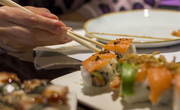 Sushi japonés de mariscos