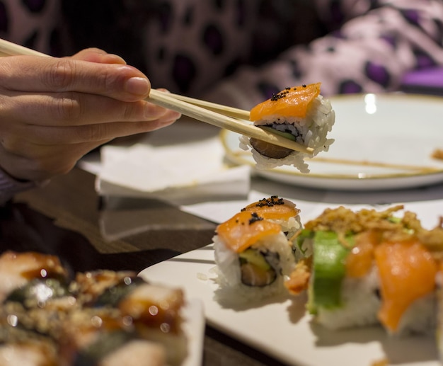 Sushi japonés de mariscos